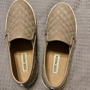 Steve Madden beige sneakers